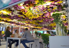 The booth of Dekker Chrysanten one more time, for you just should have another look at this mesmerizing ceiling.